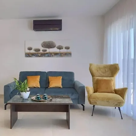 Esmeralda Ii Comfortable