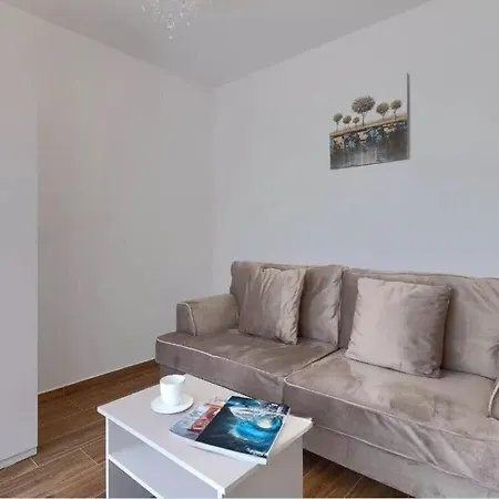 Esmeralda Ii Comfortable