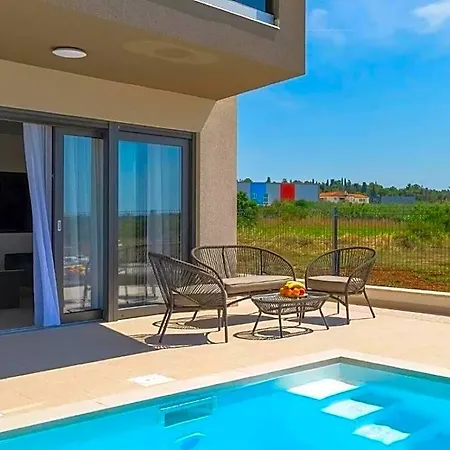Villa Esmeralda Ii Comfortable Novigrad Istria