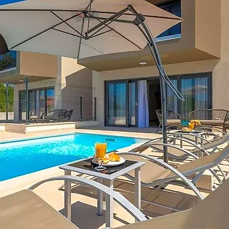 Esmeralda Ii Comfortable Villa