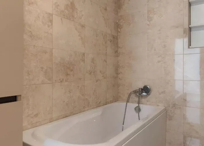 Esmeralda Ii Comfortable