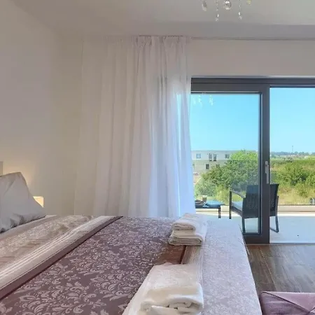 Esmeralda Ii Comfortable * Novigrad Istria