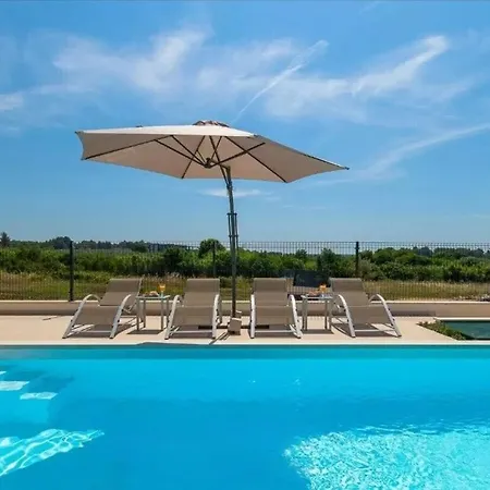 Villa Esmeralda Ii Comfortable Novigrad Istria