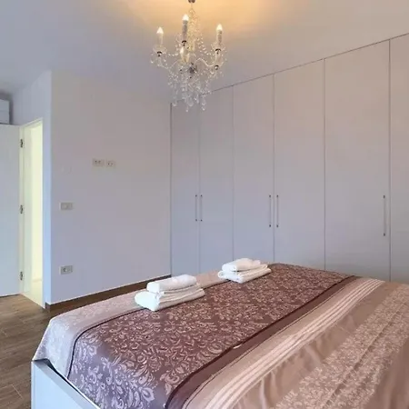 Esmeralda Ii Comfortable