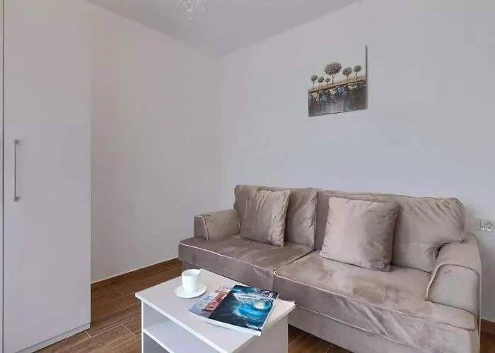 Esmeralda Ii Comfortable