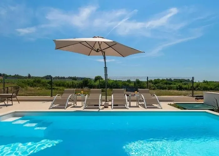 Villa Esmeralda Ii Comfortable Novigrad Istria